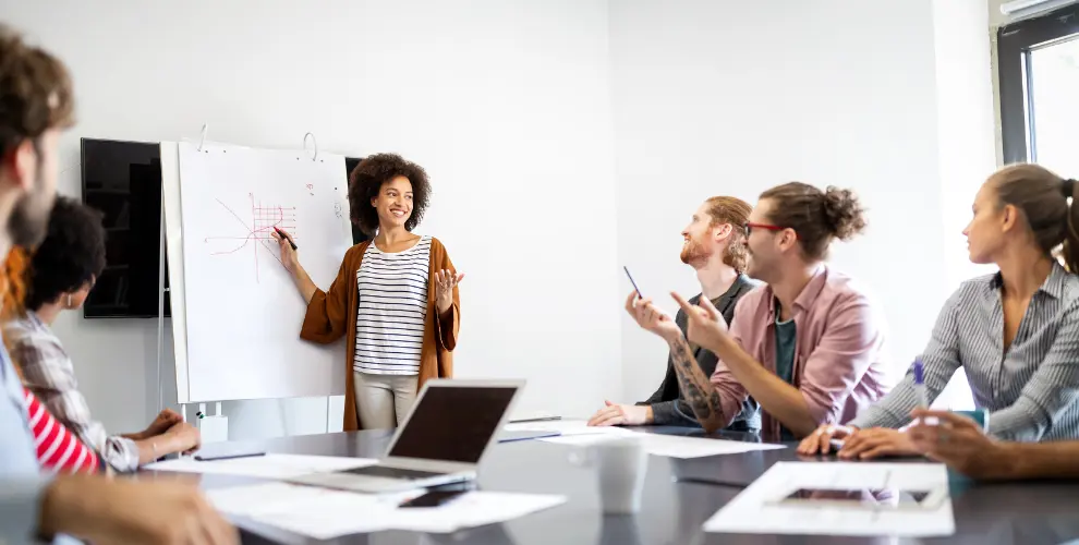 Model Pembelajaran Learning Management System (LMS) vs Tradisional
