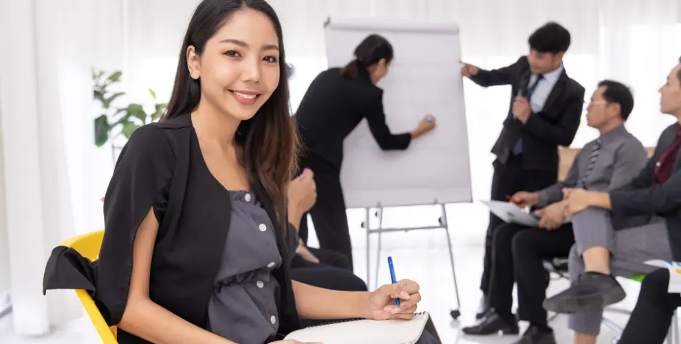 in house training vs costumized training