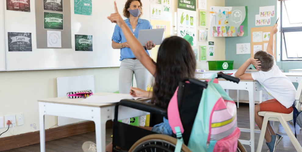 ilustrasi contoh guru menerapkan manajemen kelas di sekolah inklusi
